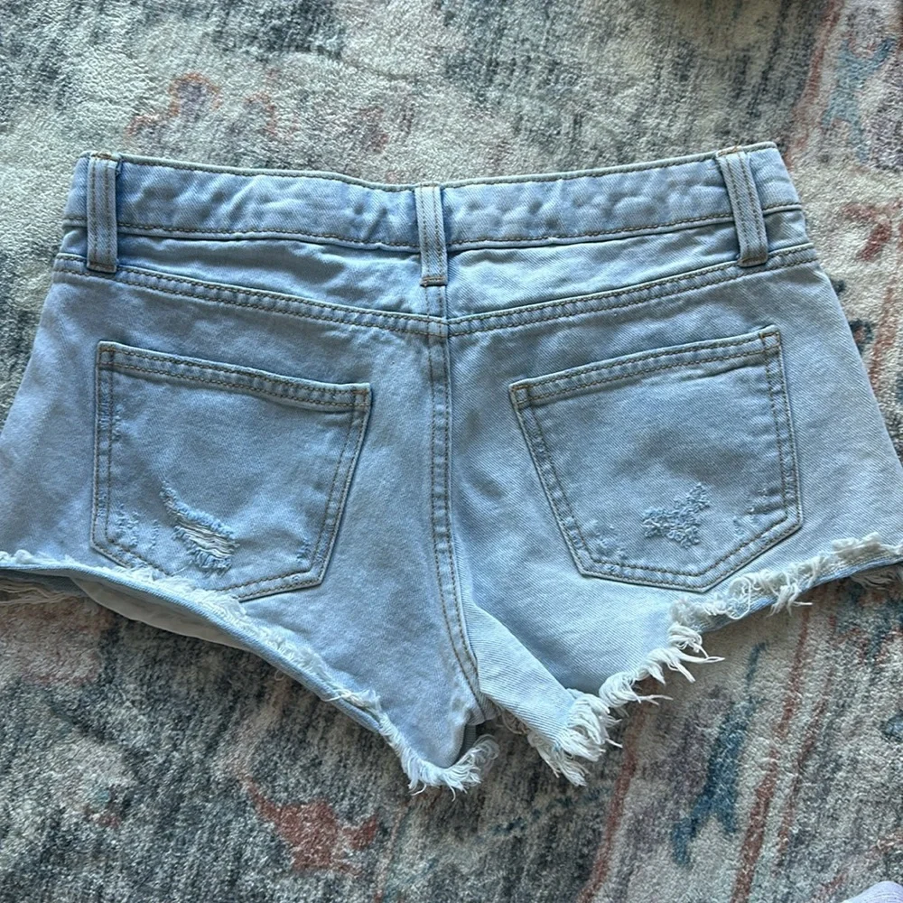 Size 00 Jean shorts - Picture 3 of 3